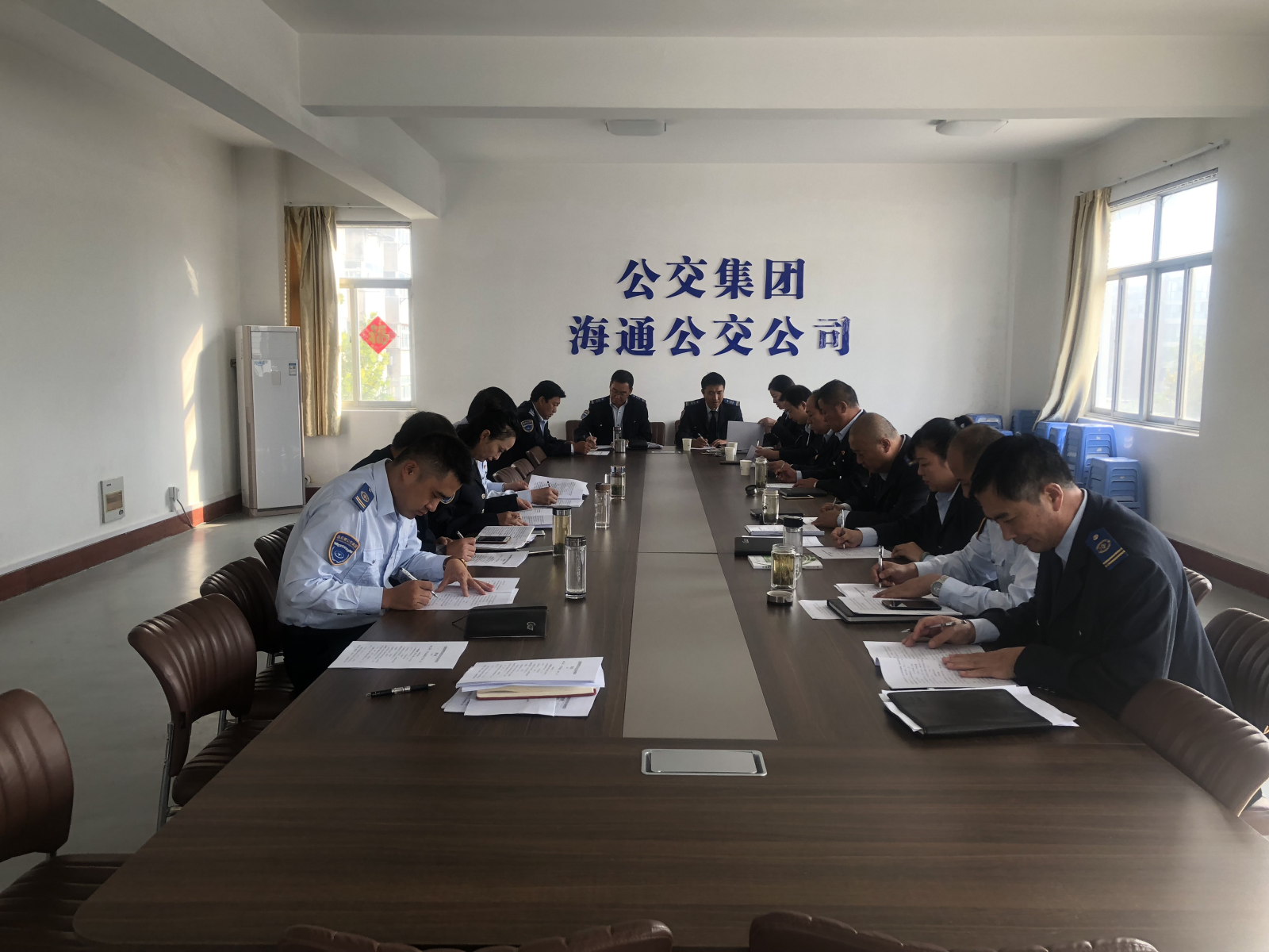 公交集團機關(guān)及權屬單位固定學(xué)習日組織觀(guān)看《感悟延安精神 增強信仰擔當》教育視頻